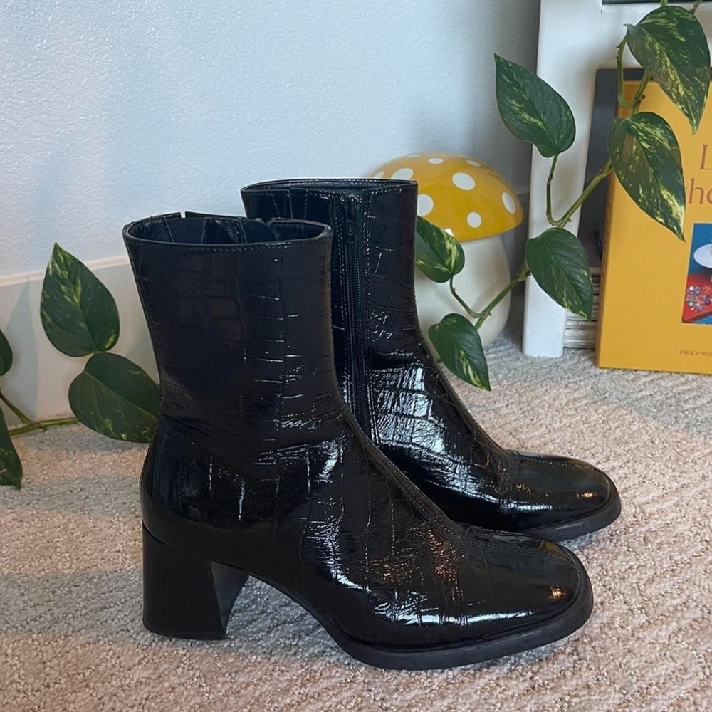E8 by Miista Boots 🦇